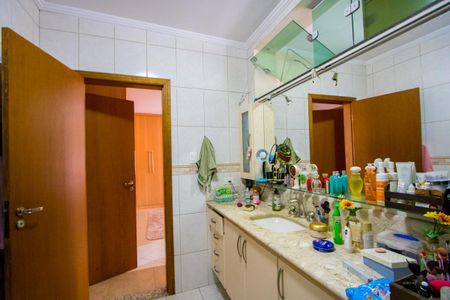 Casa à venda com 294m², 3 quartos e 4 vagasBanheiro do quarto 2