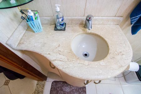 Casa à venda com 294m², 3 quartos e 4 vagasBanheiro social 1