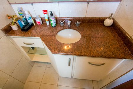 Casa à venda com 294m², 3 quartos e 4 vagasBanheiro do quarto 1