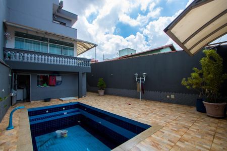 Casa à venda com 294m², 3 quartos e 4 vagasPiscina