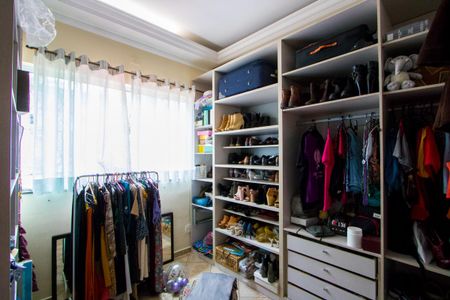 Casa à venda com 294m², 3 quartos e 4 vagasCloset do quarto 2