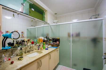 Casa à venda com 294m², 3 quartos e 4 vagasBanheiro do quarto 2