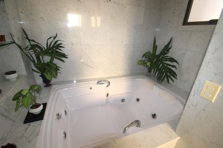 Apartamento à venda com 200m², 3 quartos e 4 vagasQuarto 1 - Banheiro