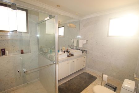 Apartamento à venda com 200m², 3 quartos e 4 vagasQuarto 1 - Banheiro