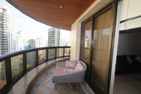 Apartamento à venda com 200m², 3 quartos e 4 vagasSala - Varanda