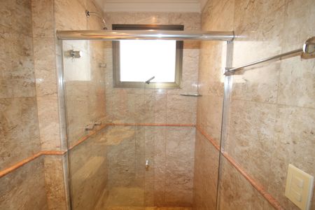 Apartamento à venda com 200m², 3 quartos e 4 vagasQuarto 2 - Banheiro