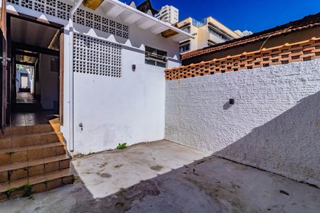 Casa para alugar com 200m², 2 quartos e 2 vagas Casa para alugar com 200m², 2 quartos e 2 vagasFachada
