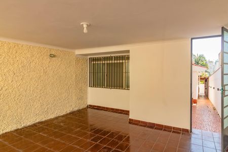 Casa para alugar com 200m², 2 quartos e 2 vagas Casa para alugar com 200m², 2 quartos e 2 vagasÁrea Externa