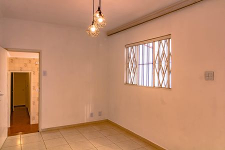 Casa para alugar com 200m², 2 quartos e 2 vagas Casa para alugar com 200m², 2 quartos e 2 vagasSala