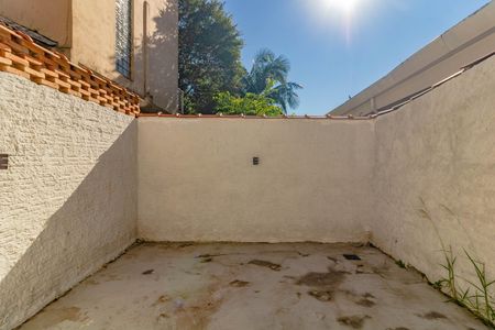 Casa para alugar com 200m², 2 quartos e 2 vagas Casa para alugar com 200m², 2 quartos e 2 vagasÁrea Externa