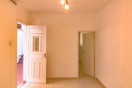 Casa para alugar com 200m², 2 quartos e 2 vagas Casa para alugar com 200m², 2 quartos e 2 vagasSala