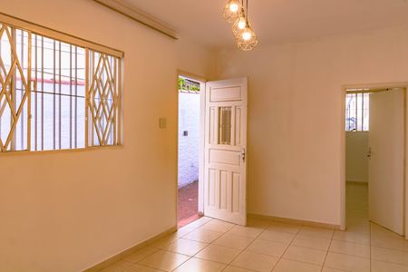 Casa para alugar com 200m², 2 quartos e 2 vagas Casa para alugar com 200m², 2 quartos e 2 vagasSala