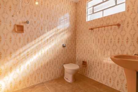 Casa para alugar com 200m², 2 quartos e 2 vagas Casa para alugar com 200m², 2 quartos e 2 vagasBanheiro de Serviço
