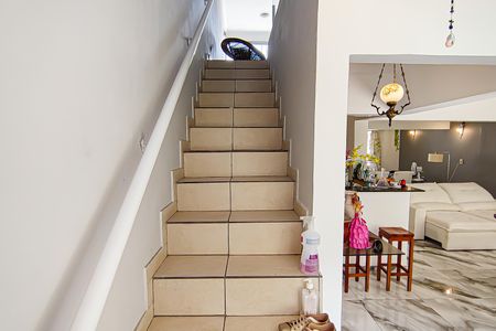 Casa à venda com 195m², 5 quartos e sem vagaescada