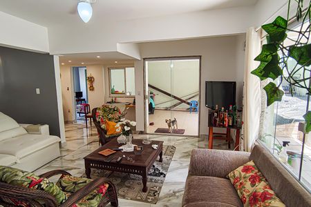 Casa à venda com 195m², 5 quartos e sem vagasala