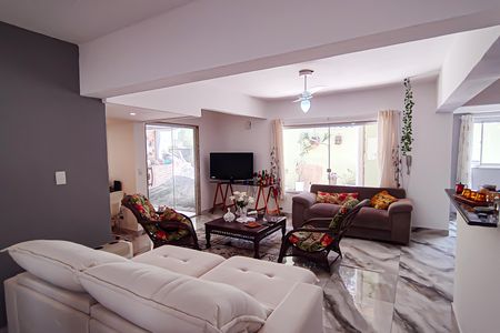 Casa à venda com 195m², 5 quartos e sem vagasala