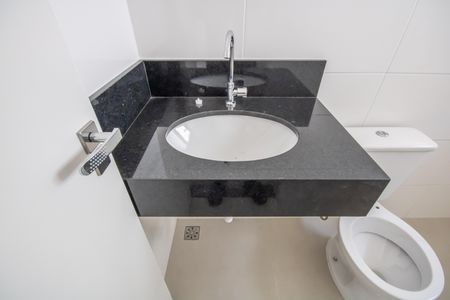 Casa à venda com 152m², 3 quartos e 4 vagasBanheiro da Suíte 2