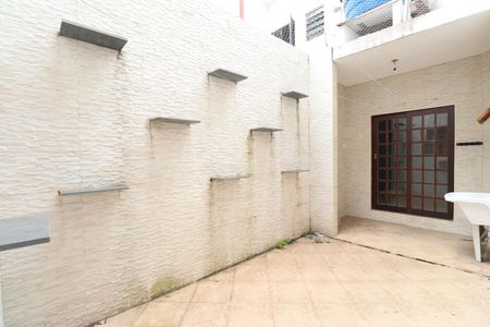 Casa à venda com 73m², 2 quartos e sem vagaQuintal e área de serviço