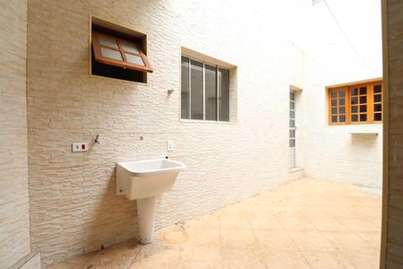 Casa à venda com 73m², 2 quartos e sem vagaQuintal e área de serviço