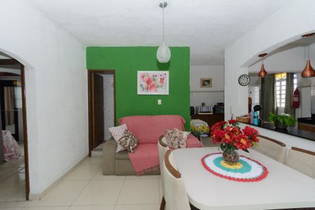 Casa à venda com 390m², 2 quartos e 1 vagaSala de Jantar