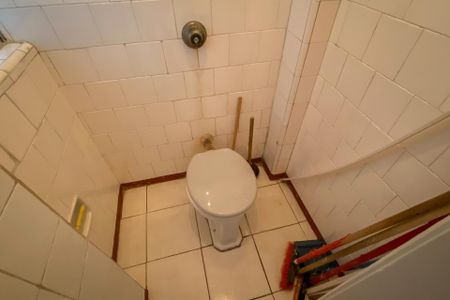 Apartamento à venda com 78m², 2 quartos e sem vaga Apartamento à venda com 78m², 2 quartos e sem vagaBanheiro de Serviço