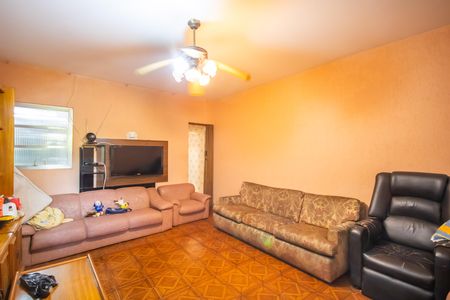 Casa à venda com 250m², 5 quartos e 4 vagas Casa à venda com 250m², 5 quartos e 4 vagasSala