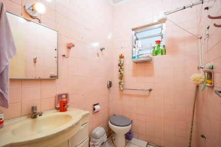 Casa à venda com 250m², 5 quartos e 4 vagas Casa à venda com 250m², 5 quartos e 4 vagasBanheiro 2