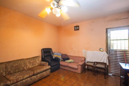 Casa à venda com 250m², 5 quartos e 4 vagas Casa à venda com 250m², 5 quartos e 4 vagasSala