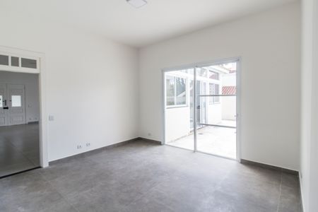 Casa de condomínio para alugar com 322m², 4 quartos e 4 vagas Casa de condomínio para alugar com 322m², 4 quartos e 4 vagasSala de TV