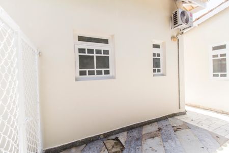 Casa de condomínio para alugar com 322m², 4 quartos e 4 vagas Casa de condomínio para alugar com 322m², 4 quartos e 4 vagasQuintal