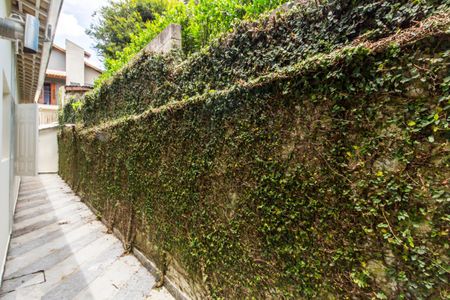 Casa de condomínio para alugar com 322m², 4 quartos e 4 vagas Casa de condomínio para alugar com 322m², 4 quartos e 4 vagasCorredor