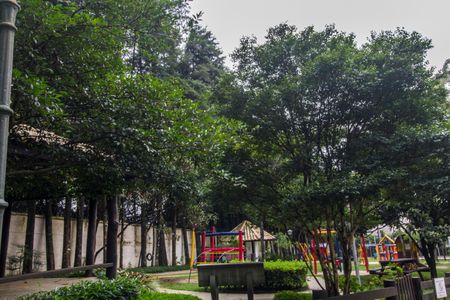 Casa de condomínio para alugar com 322m², 4 quartos e 4 vagas Casa de condomínio para alugar com 322m², 4 quartos e 4 vagasPlayground