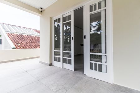 Casa de condomínio para alugar com 322m², 4 quartos e 4 vagas Casa de condomínio para alugar com 322m², 4 quartos e 4 vagasVaranda