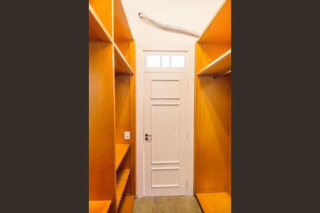 Casa de condomínio para alugar com 322m², 4 quartos e 4 vagas Casa de condomínio para alugar com 322m², 4 quartos e 4 vagasCloset da suíte 1