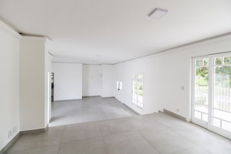 Casa de condomínio para alugar com 322m², 4 quartos e 4 vagas Casa de condomínio para alugar com 322m², 4 quartos e 4 vagasSala de estar