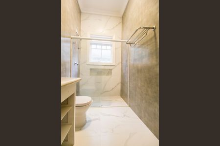 Casa de condomínio para alugar com 322m², 4 quartos e 4 vagas Casa de condomínio para alugar com 322m², 4 quartos e 4 vagasBanheiro