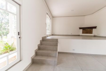 Casa de condomínio para alugar com 322m², 4 quartos e 4 vagas Casa de condomínio para alugar com 322m², 4 quartos e 4 vagasSala de estar