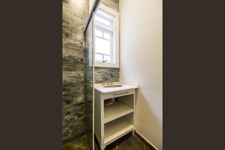 Casa de condomínio para alugar com 322m², 4 quartos e 4 vagas Casa de condomínio para alugar com 322m², 4 quartos e 4 vagasBanheiro da Suíte 2