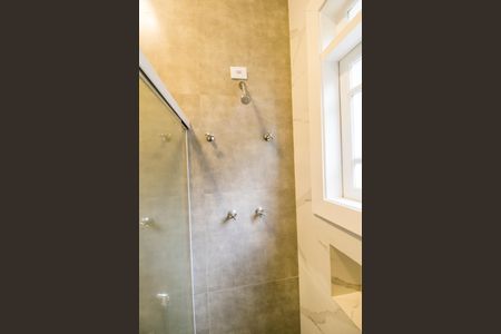 Casa de condomínio para alugar com 322m², 4 quartos e 4 vagas Casa de condomínio para alugar com 322m², 4 quartos e 4 vagasBanheiro