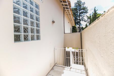 Casa de condomínio para alugar com 322m², 4 quartos e 4 vagas Casa de condomínio para alugar com 322m², 4 quartos e 4 vagasEntrada