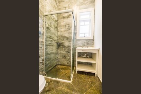 Casa de condomínio para alugar com 322m², 4 quartos e 4 vagas Casa de condomínio para alugar com 322m², 4 quartos e 4 vagasBanheiro da Suíte 2