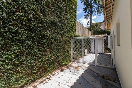 Casa de condomínio para alugar com 322m², 4 quartos e 4 vagas Casa de condomínio para alugar com 322m², 4 quartos e 4 vagasQuintal