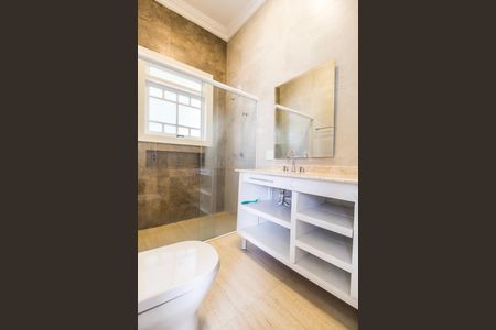 Casa de condomínio para alugar com 322m², 4 quartos e 4 vagas Casa de condomínio para alugar com 322m², 4 quartos e 4 vagasBanheiro da Suíte 1