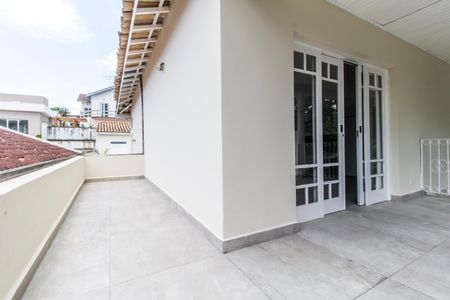 Casa de condomínio para alugar com 322m², 4 quartos e 4 vagas Casa de condomínio para alugar com 322m², 4 quartos e 4 vagasVaranda