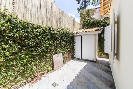 Casa de condomínio para alugar com 322m², 4 quartos e 4 vagas Casa de condomínio para alugar com 322m², 4 quartos e 4 vagasDepósito