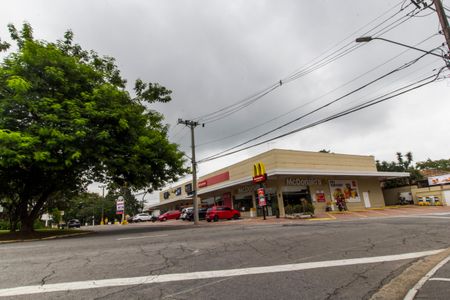 Casa de condomínio para alugar com 322m², 4 quartos e 4 vagas Casa de condomínio para alugar com 322m², 4 quartos e 4 vagasVista da Rua