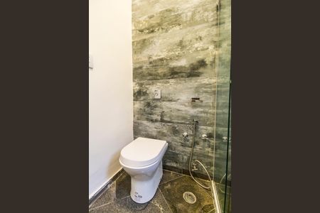 Casa de condomínio para alugar com 322m², 4 quartos e 4 vagas Casa de condomínio para alugar com 322m², 4 quartos e 4 vagasBanheiro da Suíte 2