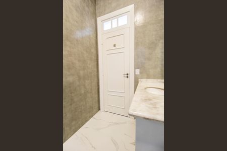 Casa de condomínio para alugar com 322m², 4 quartos e 4 vagas Casa de condomínio para alugar com 322m², 4 quartos e 4 vagasBanheiro