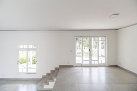 Casa de condomínio para alugar com 322m², 4 quartos e 4 vagas Casa de condomínio para alugar com 322m², 4 quartos e 4 vagasSala de estar