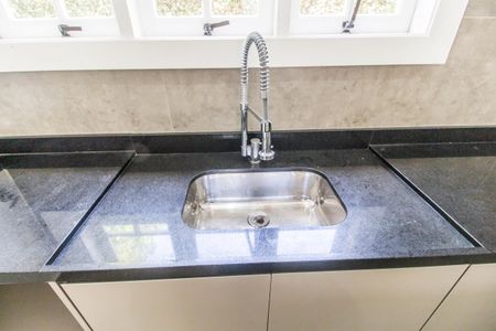 Casa de condomínio para alugar com 322m², 4 quartos e 4 vagas Casa de condomínio para alugar com 322m², 4 quartos e 4 vagasDetalhe da cozinha